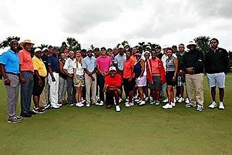 Golf community group photo on the green